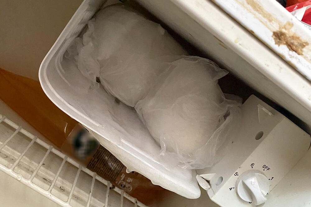 POLICIJA PORED DUNAVA ZATEKLA ČOVEKA KAKO VADI NEŠTO IZ KANTE: Kada su prišli OTKRILI SU STRAŠNU STVAR!