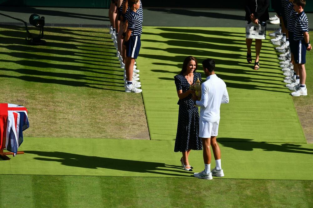 ZA SVE JE KRIV FEDERER! Kejt Midlton ZABRANILI da čestita Novaku Đokoviću kako DOLIKUJE!