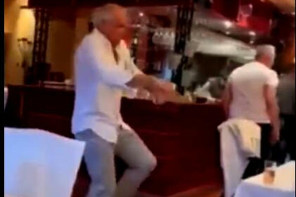 OVAKVOG OBRADOVIĆA DO SADA NISTE VIDELI: Žoc igrao uz dobro poznat hit, pridružio mu se i bivši predsednik! (VIDEO)