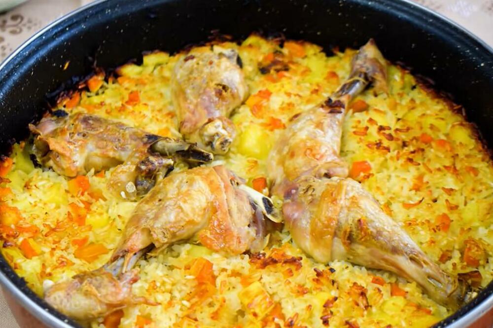 DODAJTE OVE 2 STVARI I VAŠ PILAV ĆE POSTATI NOVO JELO: Evo tajne koju mnoge domaćice ne znaju (RECEPT)