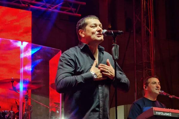 DA LI JE MOGUĆE? Pejović ima BRATA koji je OZBILJAN DASA: NEVEROVATNO LIČE, a ne zna se ko je bolji (FOTO)