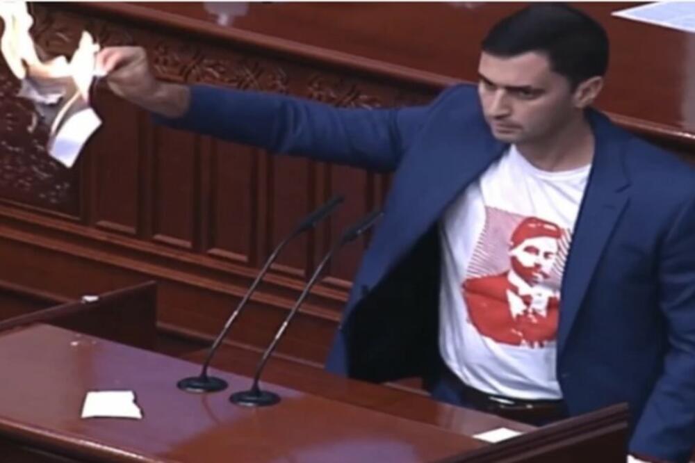 HAOS U PARLAMENTU SEVERNE MAKEDONIJE: Evo šta se desilo! (VIDEO)