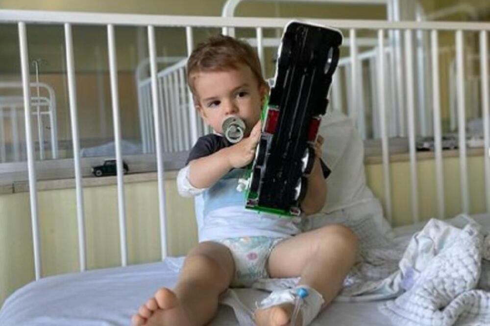 DESILO SE ČUDO, VIKTOR JE SADA SPREMAN ZA ODLAZAK: Pogledajte kako samo pozira, BRAVO MALIŠA! (FOTO)