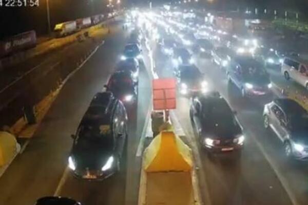 OVAKO JE NOĆAS BILO NA GRANICAMA, A I ZA DANAS NAJAVLJUJU KOLAPS: Čeka se satima, naoružajte se strpljenjem (FOTO)