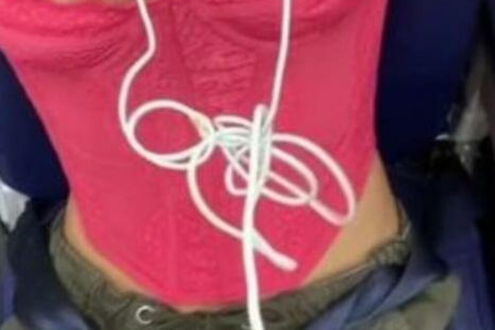 STJUARDESA IZBACILA PUTNICU IZ AVIONA: Pred svima ju je UVREDILA, umešala se i POLICIJA