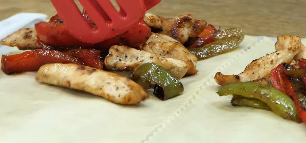 Lisnato testo, Paprike, Sir, Piletina