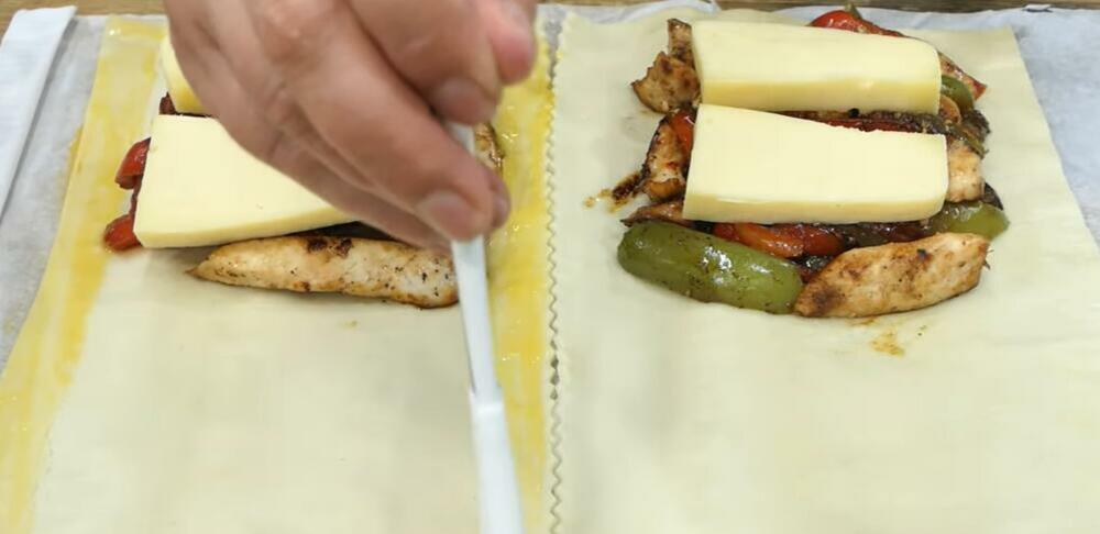 Lisnato testo, Paprike, Sir, Piletina