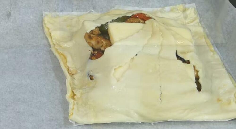 Lisnato testo, Paprike, Sir, Piletina