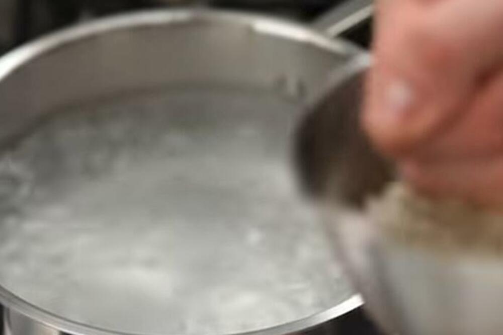 Nismo ni sanjali da je toliko ŠTETNO: Kada jednom VODA proključa ne kostite je ponovo - evo i ZAŠTO!