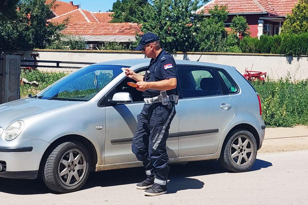 VOZIO SA 2,5 PROMILA, PA SLETEO S PUTA: Priveden pijani vozač u Vranju