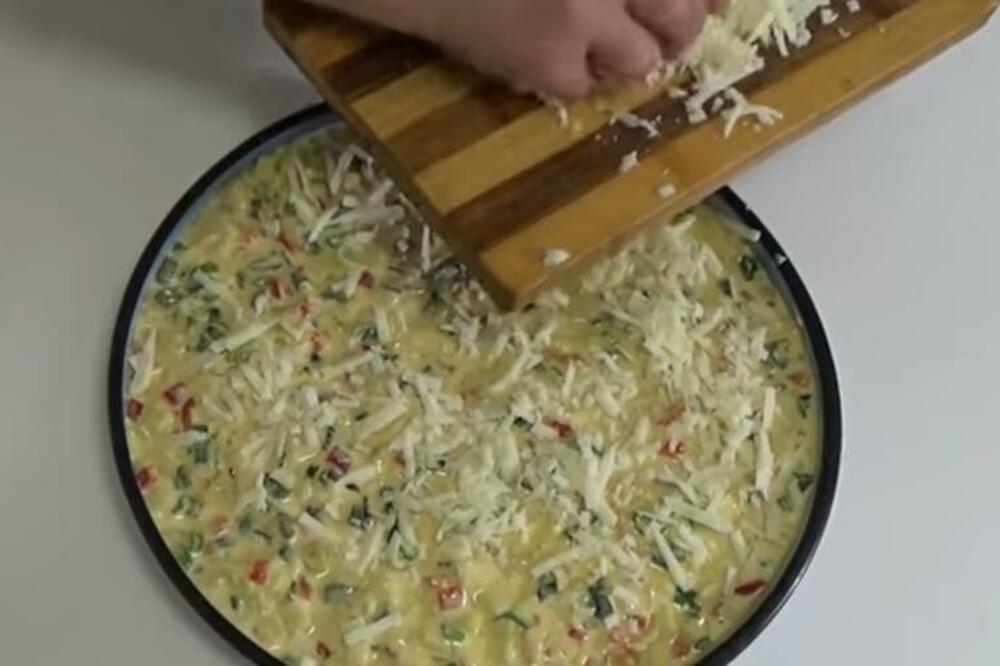 NIKADA NISTE PROBALI BOLJU KROMPIRUŠU: Pita BEZ KORA i testa, prostije od ovoga NE MOŽE (RECEPT)