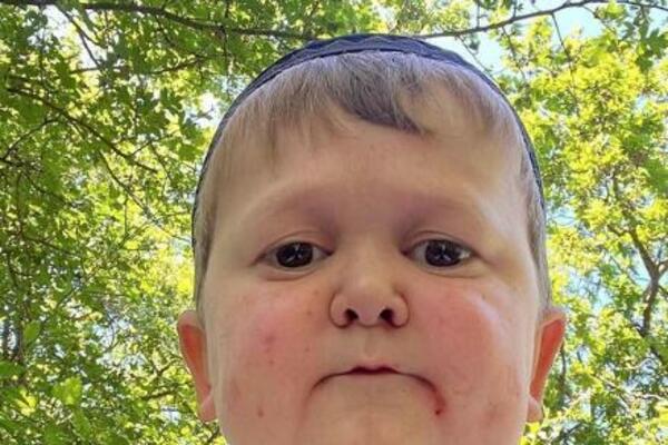 SLOŠIĆE VAM SE KAD VIDITE ŠTA HASBULA RADI SA JADNOM MACOM: Isplivao JEZIV SNIMAK, pa gde će mu DUŠA? (VIDEO)