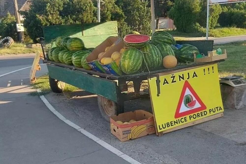 KAKAV BOG MARKETINGA: Prodavac OSMISLIO originalan NAČIN za PRODAJU LUBENICA, ovo još NISTE VIDELI! (FOTO)