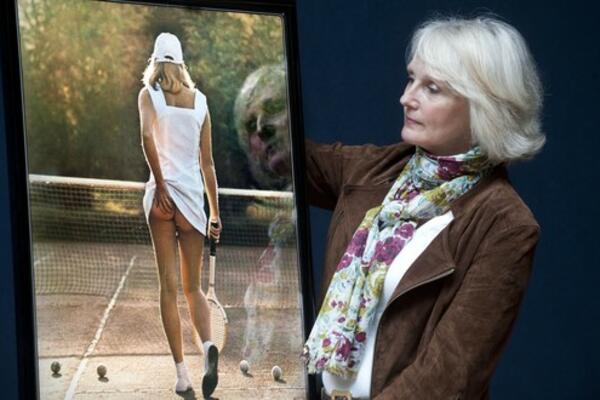 ČIJA JE ZADNJICA? Slikala se BEZ GAĆICA i raspametila generacije muškaraca, ali je još MISTERIJA ko je ona? (FOTO)