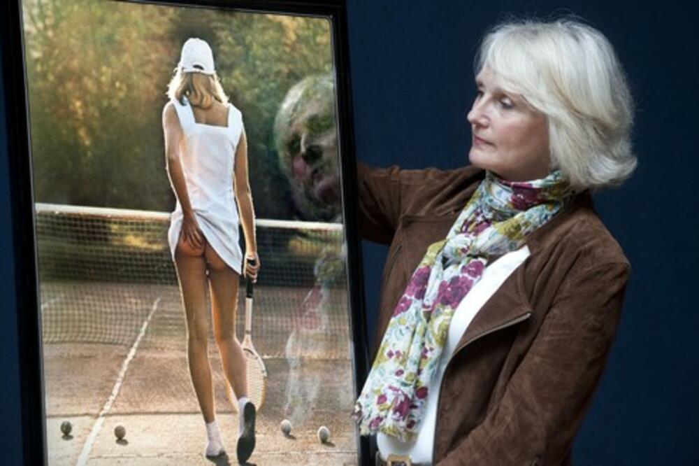 ČIJA JE ZADNJICA? Slikala se BEZ GAĆICA i raspametila generacije muškaraca, ali je još MISTERIJA ko je ona? (FOTO)