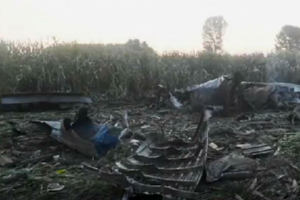 DRONOVI I DALJE SKENIRAJU PODRUČJE: Na mestu pada aviona u Kavali PRONAĐEN veliki broj PROJEKTILA!