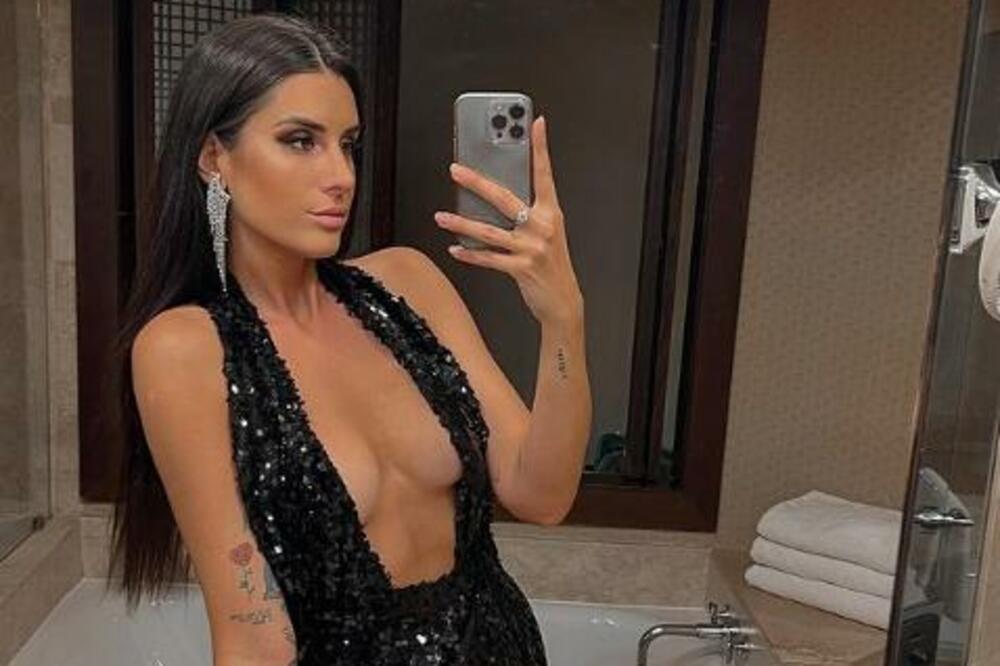 KOŠARKAŠICA SE SLIKALA SKROZ GOLA: Ne ulazite u tekst ukoliko ste na javnom mestu! U stvari ako niste sami kod kuće