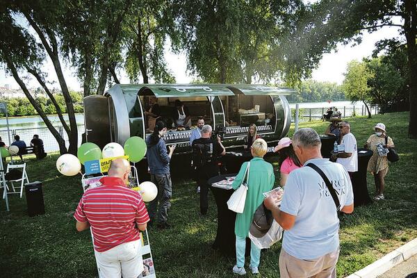 FEŠTA Beograđani impresionirani Rašinim burgerima! Karavan „Majke i snajke“ završava se danas posetom Smederevu