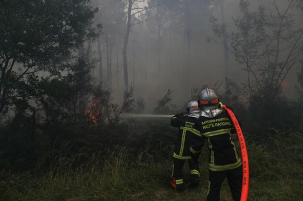EVROPA U PAKLU ZBOG VELIKIH VRUĆINA: U Francuskoj evakuacija od požara, Velika Britanija "JEDVA DIŠE" (FOTO)