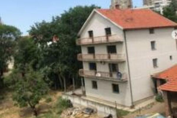 RADE OVO USRED BEOGRADA! Komšije se HVATAJU za glavu, SMRAD nesnosan! (FOTO)