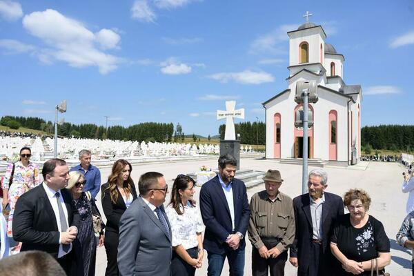 ŠAPIĆ: Moramo da pokažemo da postoji i druga strana i da je naša tuga i bol jednaka tuzi i bolu i drugih majki