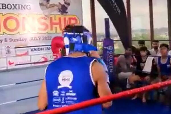 STRAVIČAN KOBNI NOKAUT! Jeziva scena smrti u ringu! (UZNEMIRUJUĆI VIDEO)