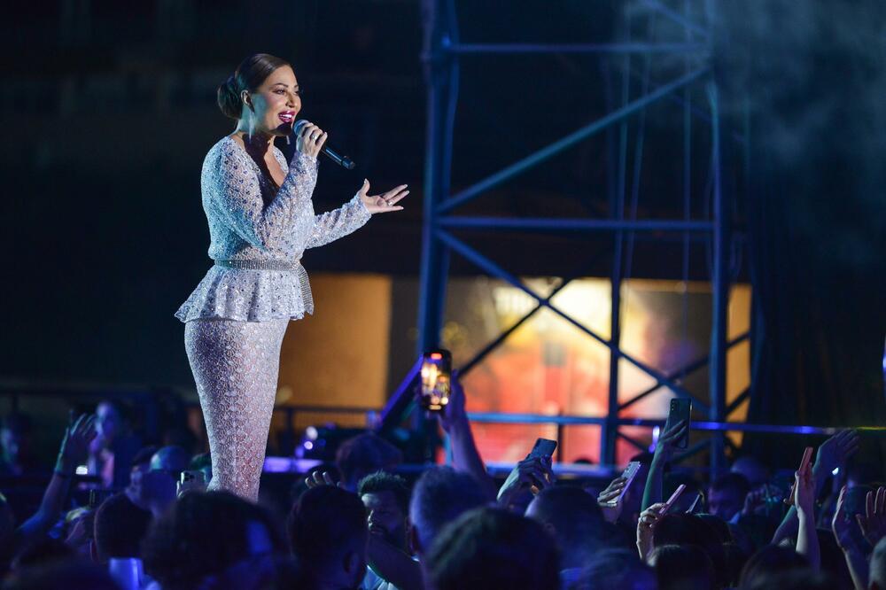 CECA ZAPALILA CRNU GORU: Napunila NAJVEĆI KLUB u Budvi, a o njenoj LEPOTI su SVI BRUJALI!