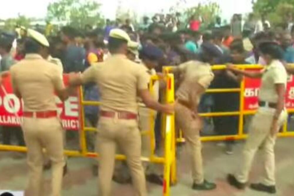 MASOVNI PROTESTI U INDIJI: Demonstranti traže pravdu nakon JEZIVE TRAGEDIJE, učenica izvršila SAMOUBISTVO! (VIDEO)