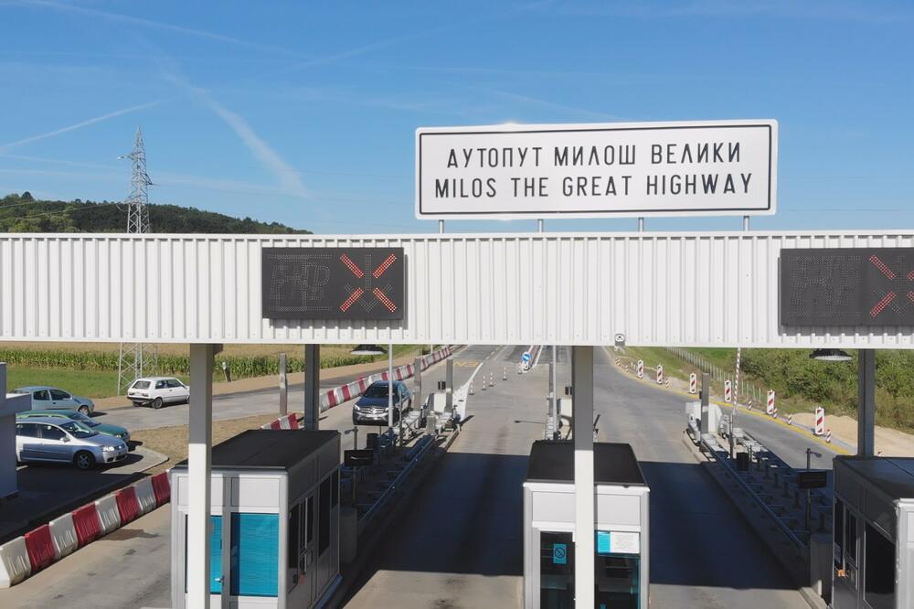 TUČA NA AUTO-PUTU MILOŠ VELIKI: Presekao put monahu pa ga PREBIO!