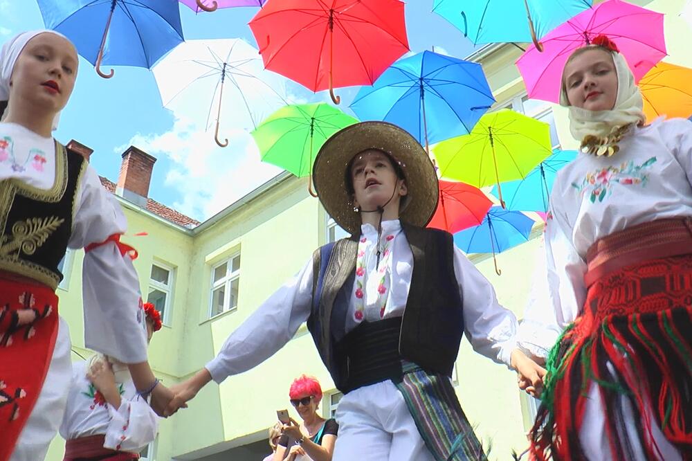 SRPSKO KOLO DALEKO ODJEKUJE, DOSPELO DO UNESKOVE LISTE: A možete ga naučiti na ČOBANSKIM sastancima i KOMIŠNJIMA!