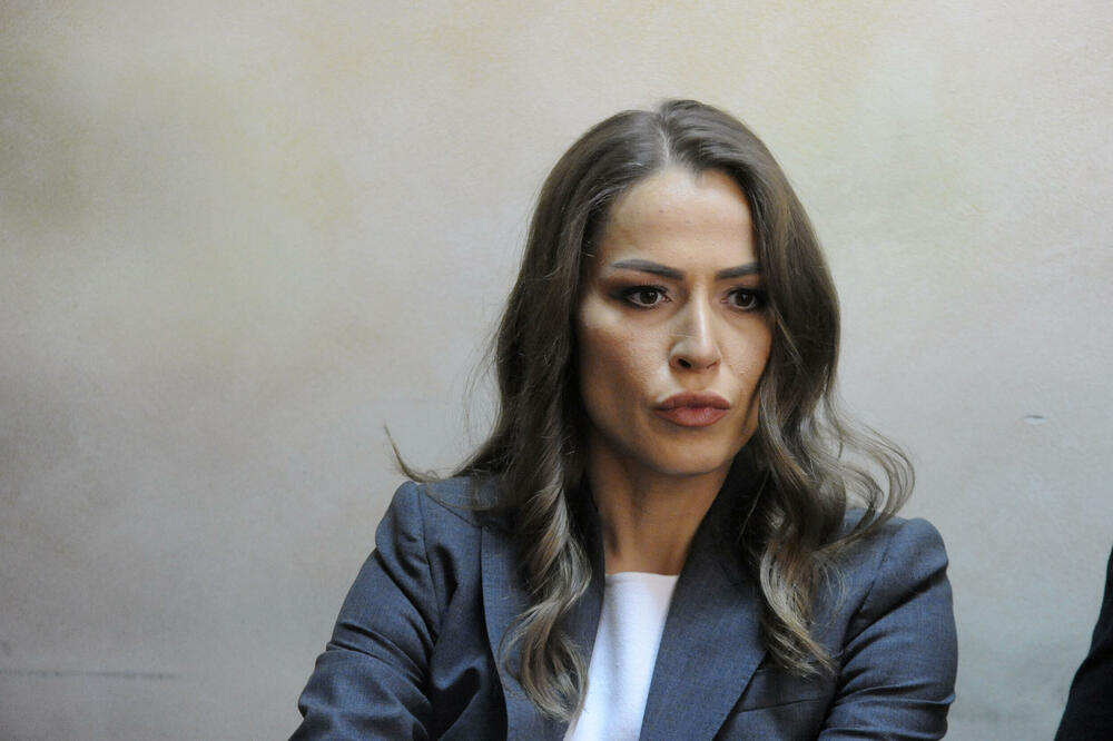 OVDE ŽIVI DIJANA HRKALOVIĆ: Zanemećete zbog prizora, SMENJUJU SE STRAŽARI! (FOTO)