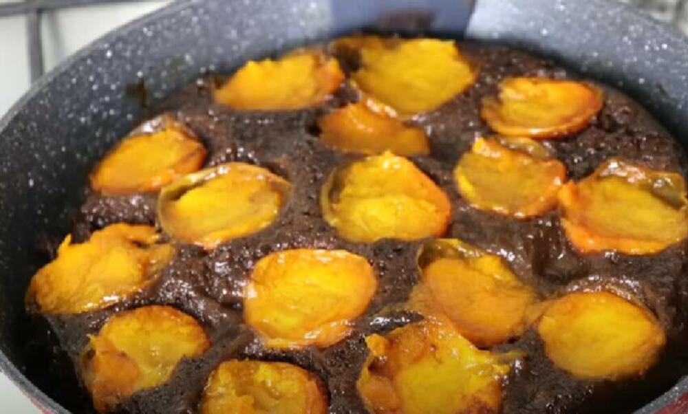 Čokoladni kolač sa kajsijama