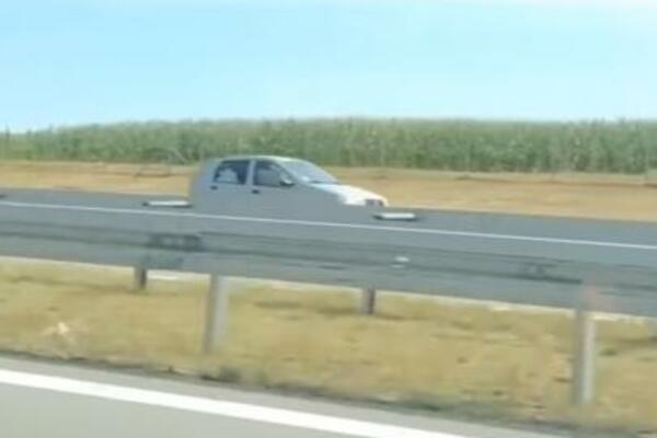 POLICIJA PRONAŠLA LUDAKA KOJI JE PRAVIO HAOS NA SRPSKOM AUTO-PUTU: Pogledajte i SNIMAK NJEGOVOG LUDILA! (VIDEO)