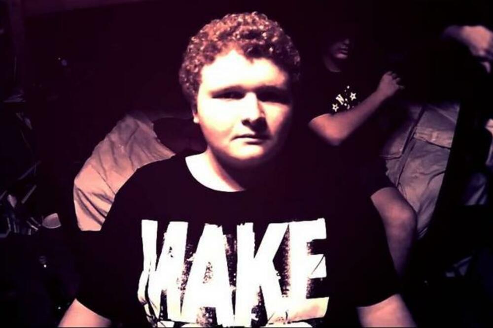 DEČAK PODSEĆA NA DEMONA, MNOGI U STRAHU: Kao da ga je ZAPOSEO SAM ĐAVO, zaledićete se (VIDEO)