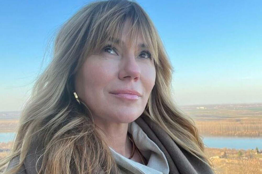 PROCURELE PROVOKATIVNE FOTKE VODITELJKE RTS-A: Nacija IZNENAĐENA, gori kako izgleda! (FOTO)