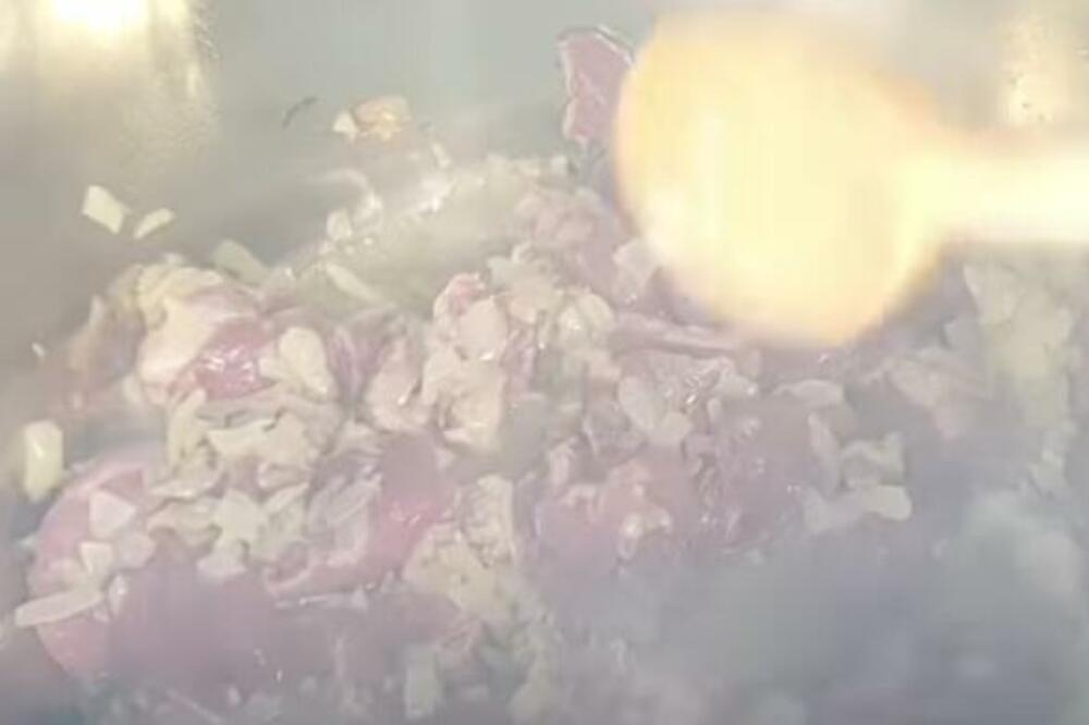 PRE STAVLJANJA JUNETINE U GULAŠ OBAVEZNO MORATE DA URADITE 1 STVAR: Meso će se samo tako RASPADATI, zapišite TO