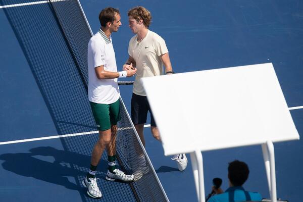 RUSI BI DA SE ODREKNU DRŽAVLJANSTVA! Nailaze na VELIKI problem, a rešenje nije ni na vidiku!