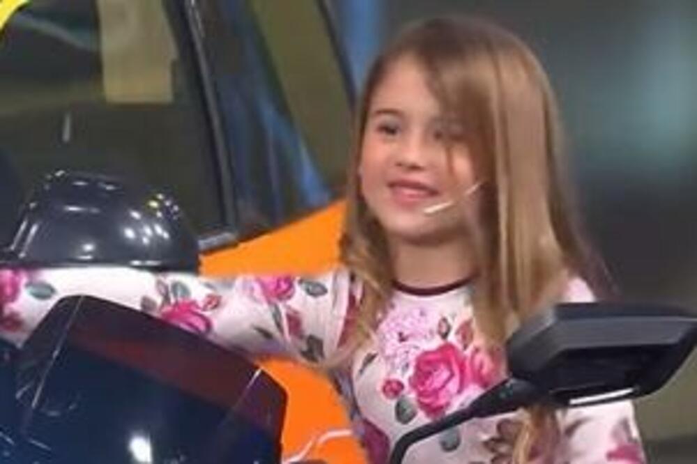 "BRM-BRM, SKLANJAJTE SE S PUTA!": Ćerka SLAVNE glumice napravila HAOS usred EMISIJE kada je uradila OVO! (VIDEO)