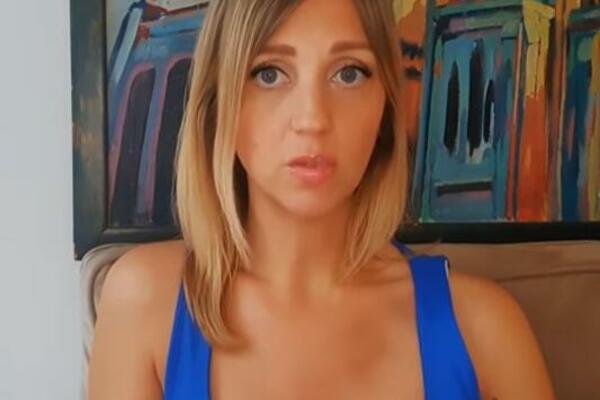 POTPUNO RAZOTKRIVENA ĆERKA MERIME NJEGOMIR: Snimila je to (FOTO)