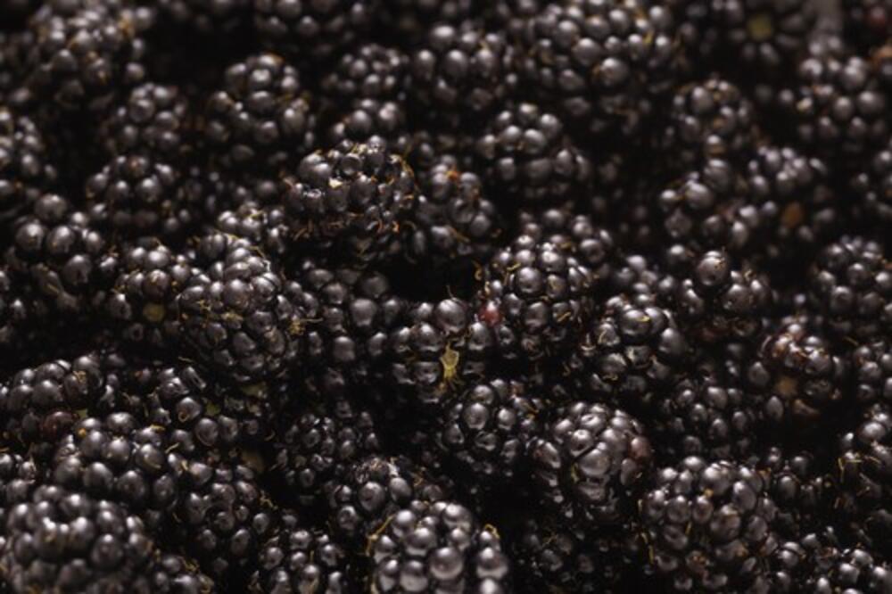 OVO VOĆE JE U TOP 10 NAJZDRAVIJIH NAMIRNICA: Malo kalorija, SKIDA KILOGRAME, čuva ZDRAVLJE i nema za šta nije dobro