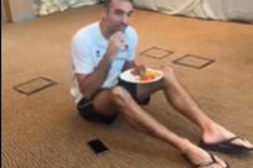 SPORTSKA SILA, A NAJGORI ORGANIZATOR: Francuz jede sa poda, a za Poljake i Irance nema hrane! (VIDEO)