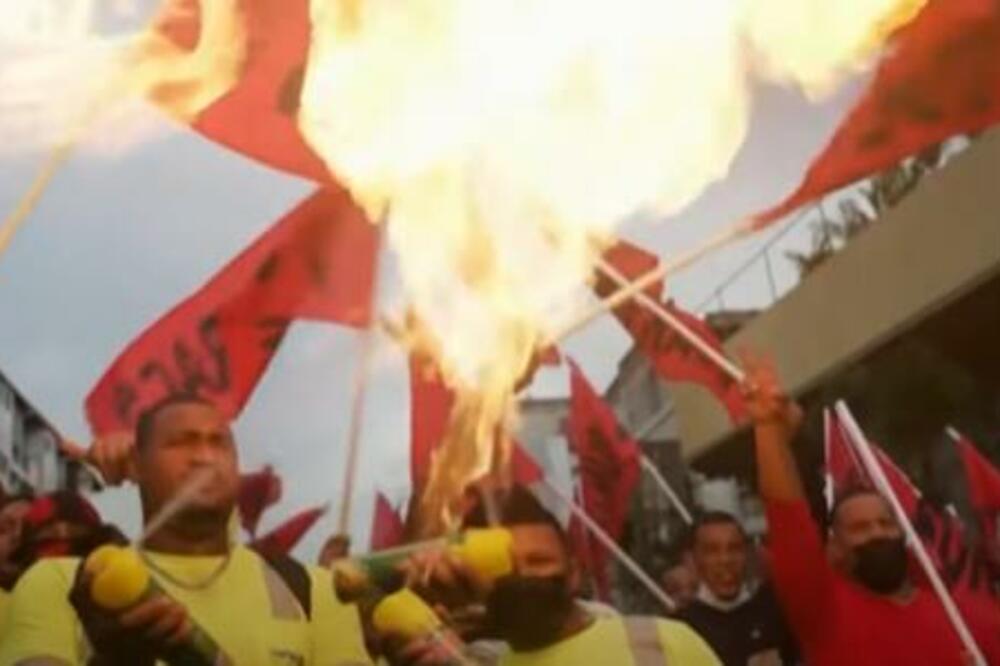 NEMIRI U PANAMI: Narod se DIGAO NA NOGE, isplivao snimak HAOSA, pogledajte ovo LUDILO! (VIDEO/FOTO)