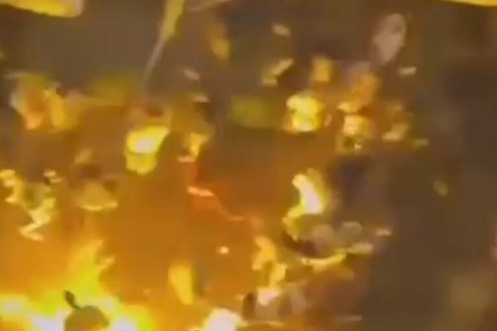 HRVATI BRUTALNO NAPALI ŠVEĐANE U KAFIĆU! Letele baklje i staklene flaše (VIDEO)