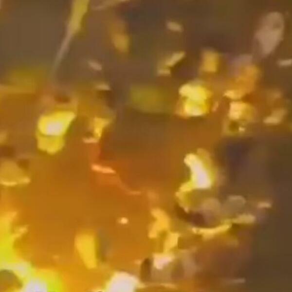 HRVATI BRUTALNO NAPALI ŠVEĐANE U KAFIĆU! Letele baklje i staklene flaše (VIDEO)