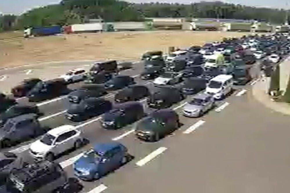 NE PUTUJTE AKO NE MORATE: AMSS upozorava na gužve na granicama i VISOKE TEMPERATURE!