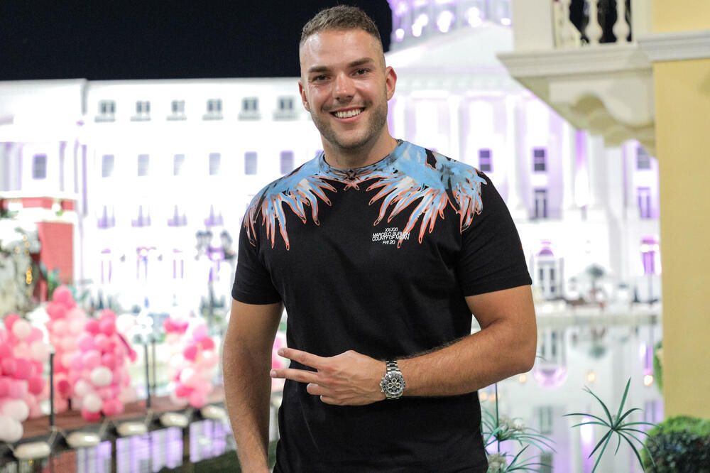 DEVOJKE SU LUDE ZA NJIM, A ON ZA MALOM DŽEHVOM: Evo gde je danas i šta radi Anđelo Ranković