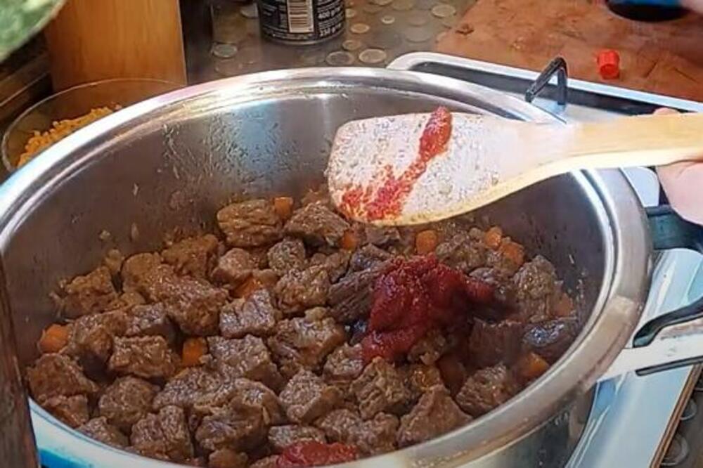 5 NAJBOLJIH SAVETA ZA PRIPREMU TRADICIONALNOG MAĐARSKOG GULAŠA: Mnogi prave greške sa ZAČINIMA - ispravite odmah