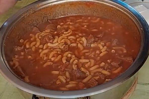 OVAKO GRCI SPREMAJU GULAŠ: Oboriće vas sa NOGU, tajna je u KOMBINACIJI ovih SASTOJAKA (RECEPT)