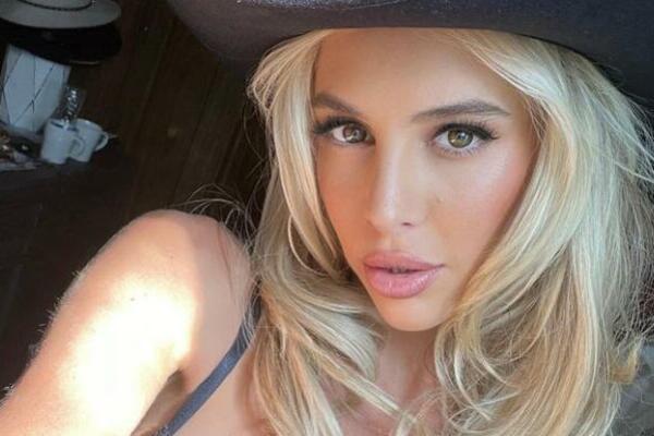 POZNATA PLAVUŠA POKAZALA VRELU POZADINU: Ovo je ZA INFARKT, ulazite na SOPSTVENU ODGOVORNOST (FOTO)