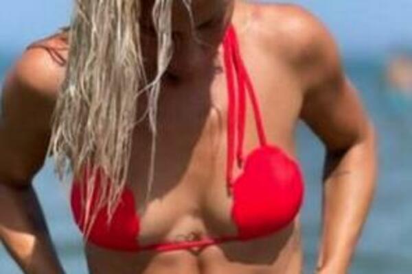 MILICA DABOVIĆ KAO SA EROTSKIH SAJTOVA: Bikini je mala maca za nju, SRBI ZAKUCANI ZA EKRAN (FOTO)
